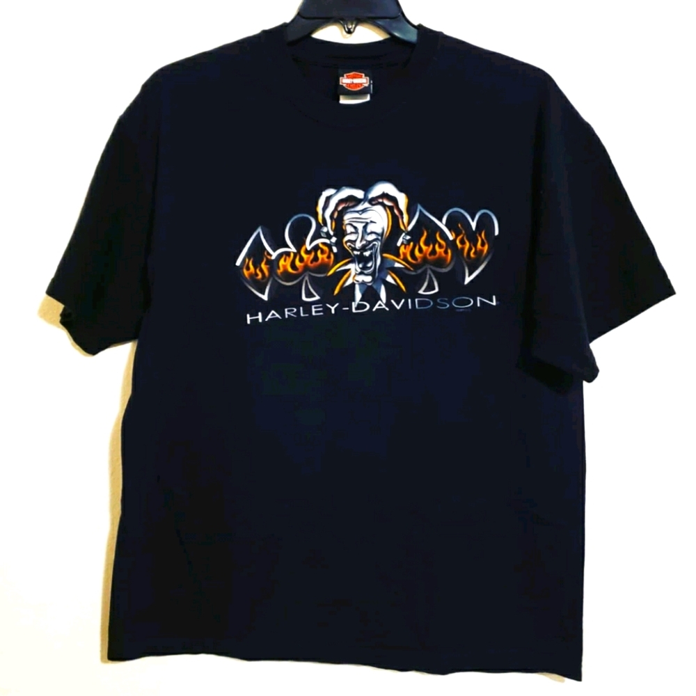 Harley-Davidson black shirt.